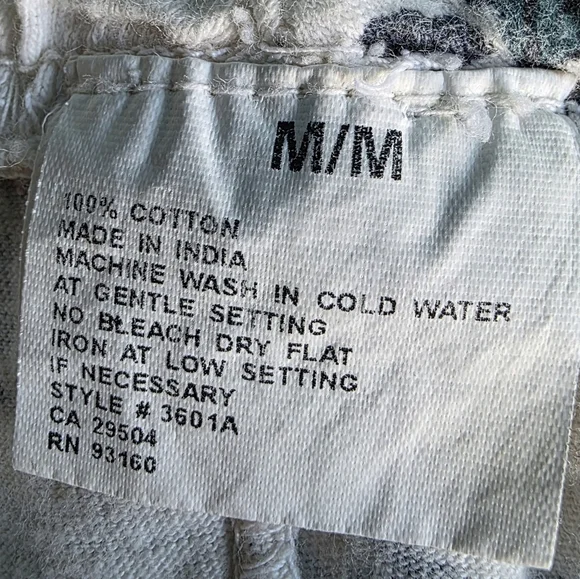 Teddy Bear Patterned White and Blue Two-Piece Set Pajamas Medium - Picture 12 of 13